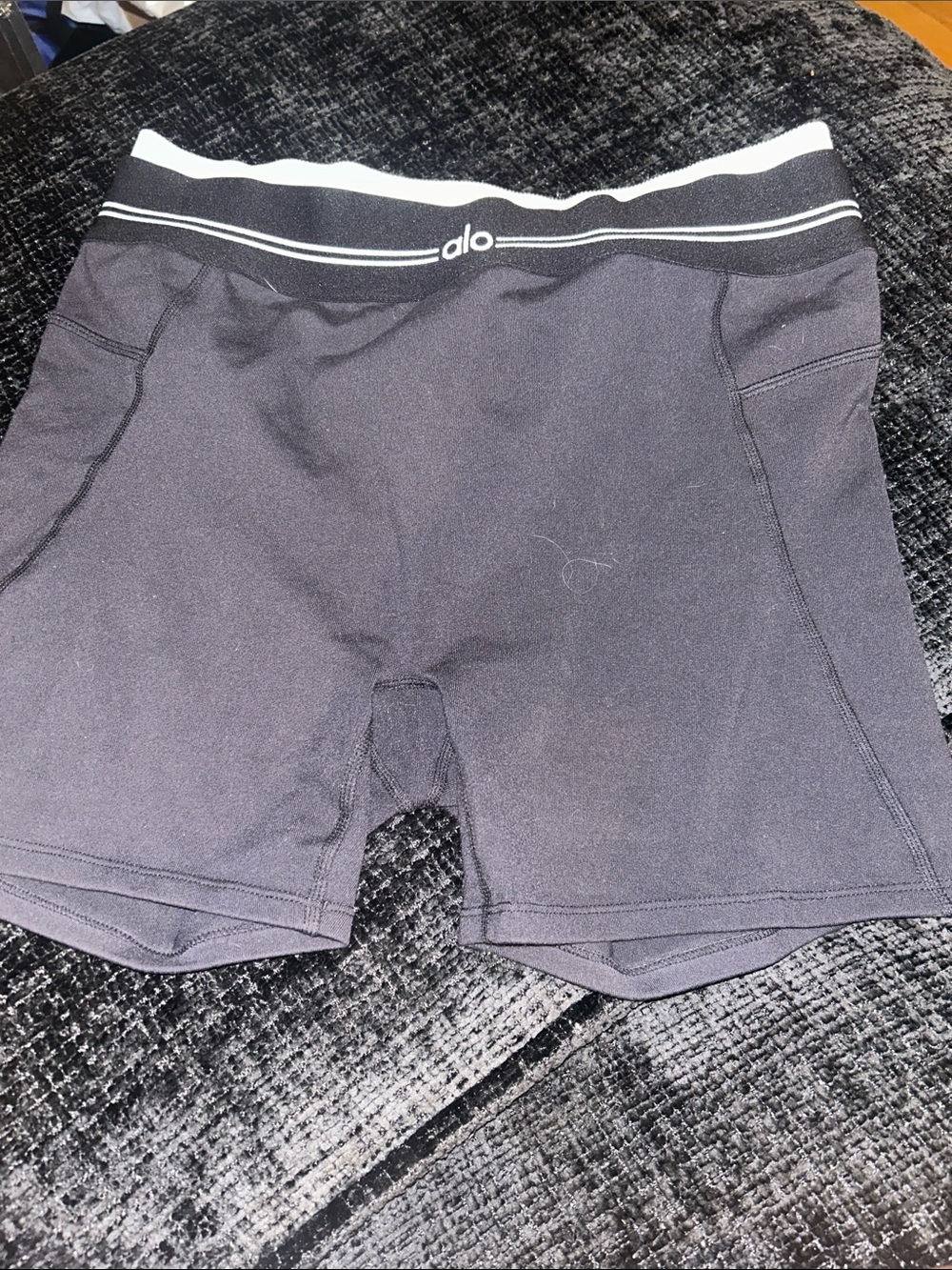 ALO Yoga Women’s Black Athletic Stretch Compression Shorts